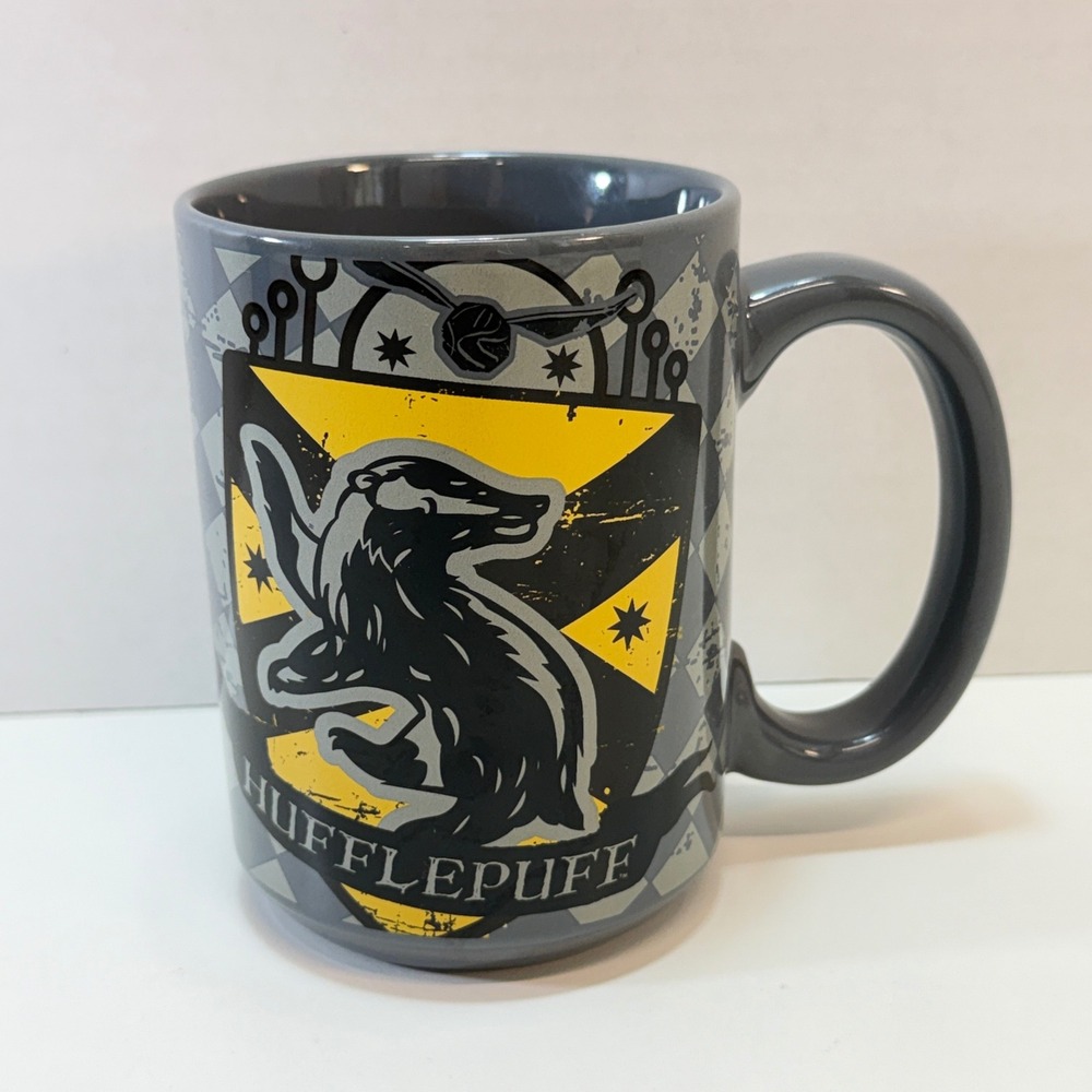 Harry Potter Hufflepuff Mug Zak Designs Black Crest Tea Coffee Cup 16 oz